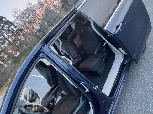 Used 2018 Chrysler Pacifica Touring Plus w/ Tire & Wheel Group image 15