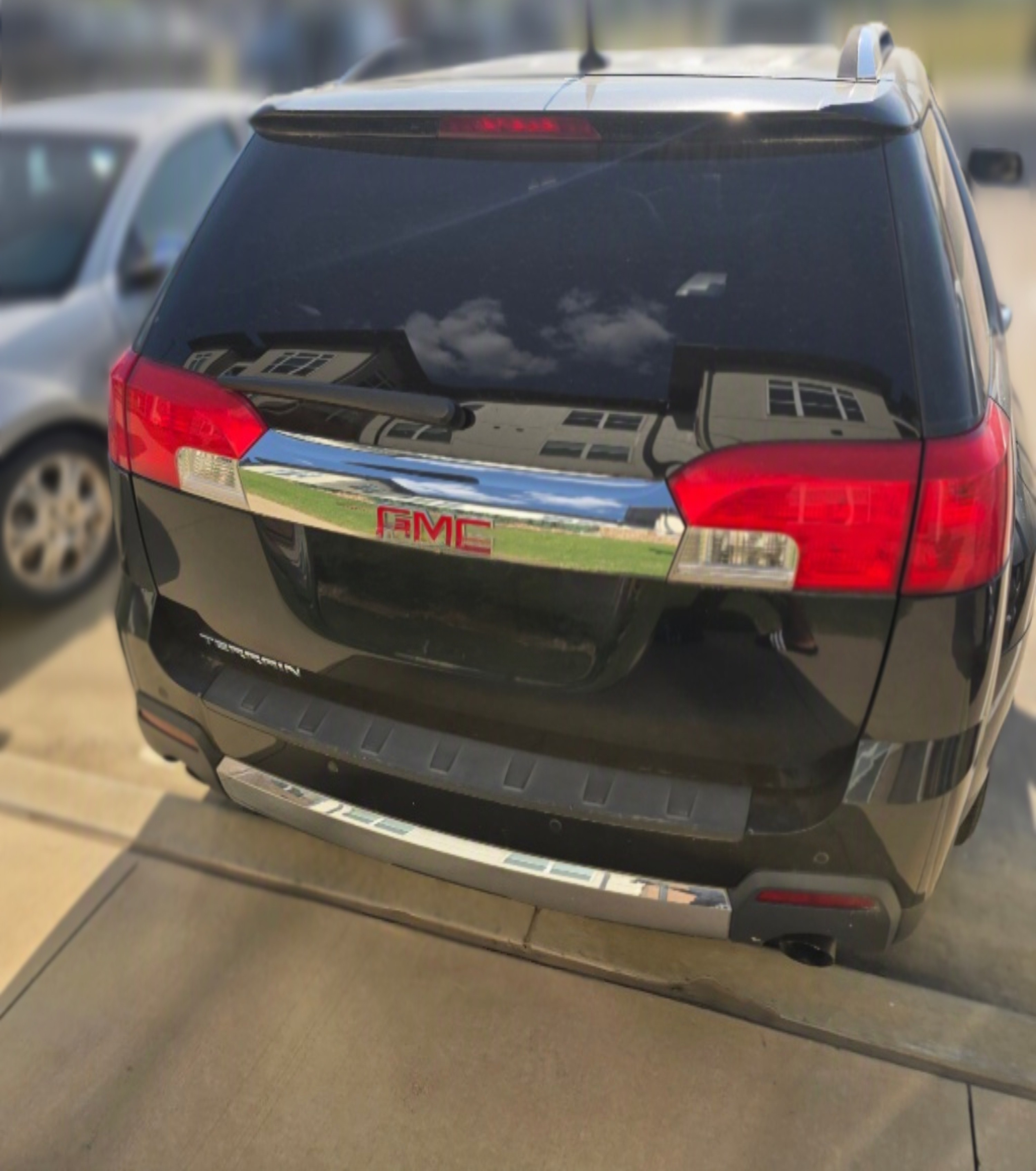 Used 2012 GMC Terrain SLT FWD image 2