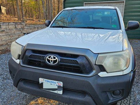 Used 2012 Toyota Tacoma PreRunner image 1