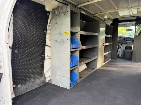 Used 2004 Ford E-350 and Econoline 350 Extended Super Duty image 16