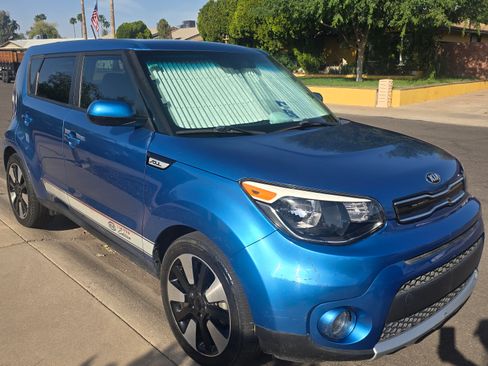 Used 2017 Kia Soul + w/ Designer's Package image 2