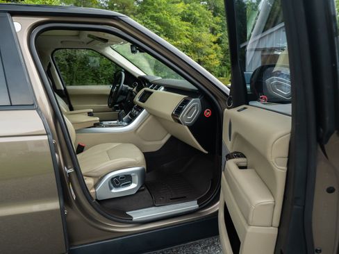 Used 2014 Land Rover Range Rover Sport HSE image 6
