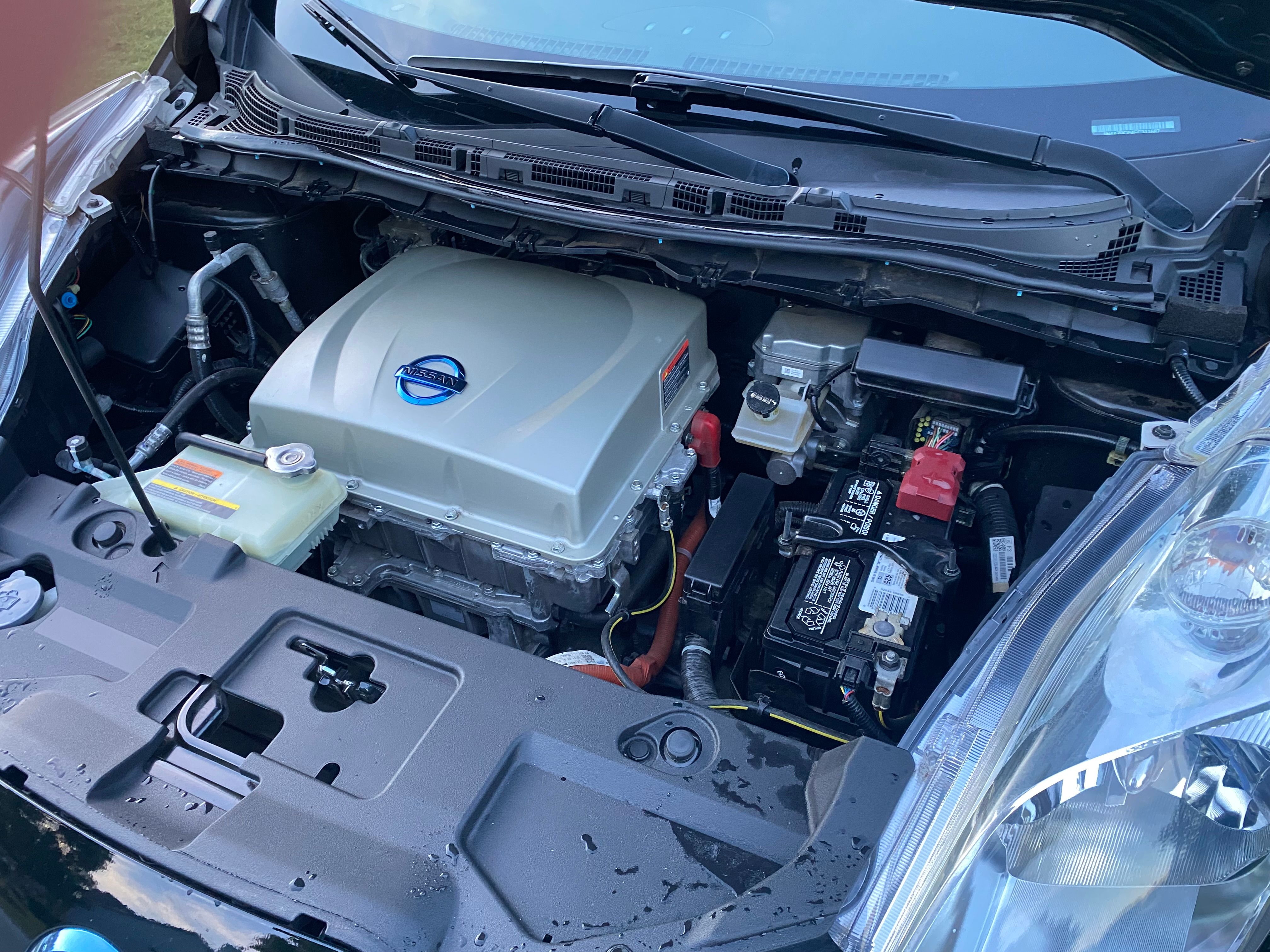 Used 2015 Nissan Leaf S FWD image 14