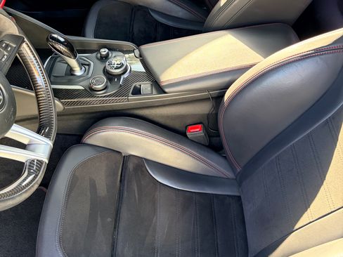 Used 2019 Alfa Romeo Giulia Quadrifoglio image 14