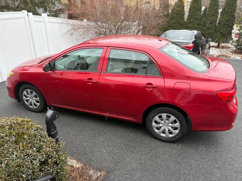 Used 2010 Toyota Corolla LE image 9
