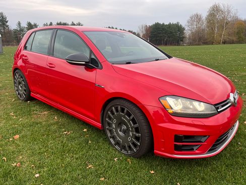 Used 2017 Volkswagen Golf R 4-Door image 5