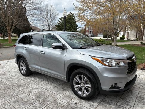 Used 2015 Toyota Highlander Plus image 2