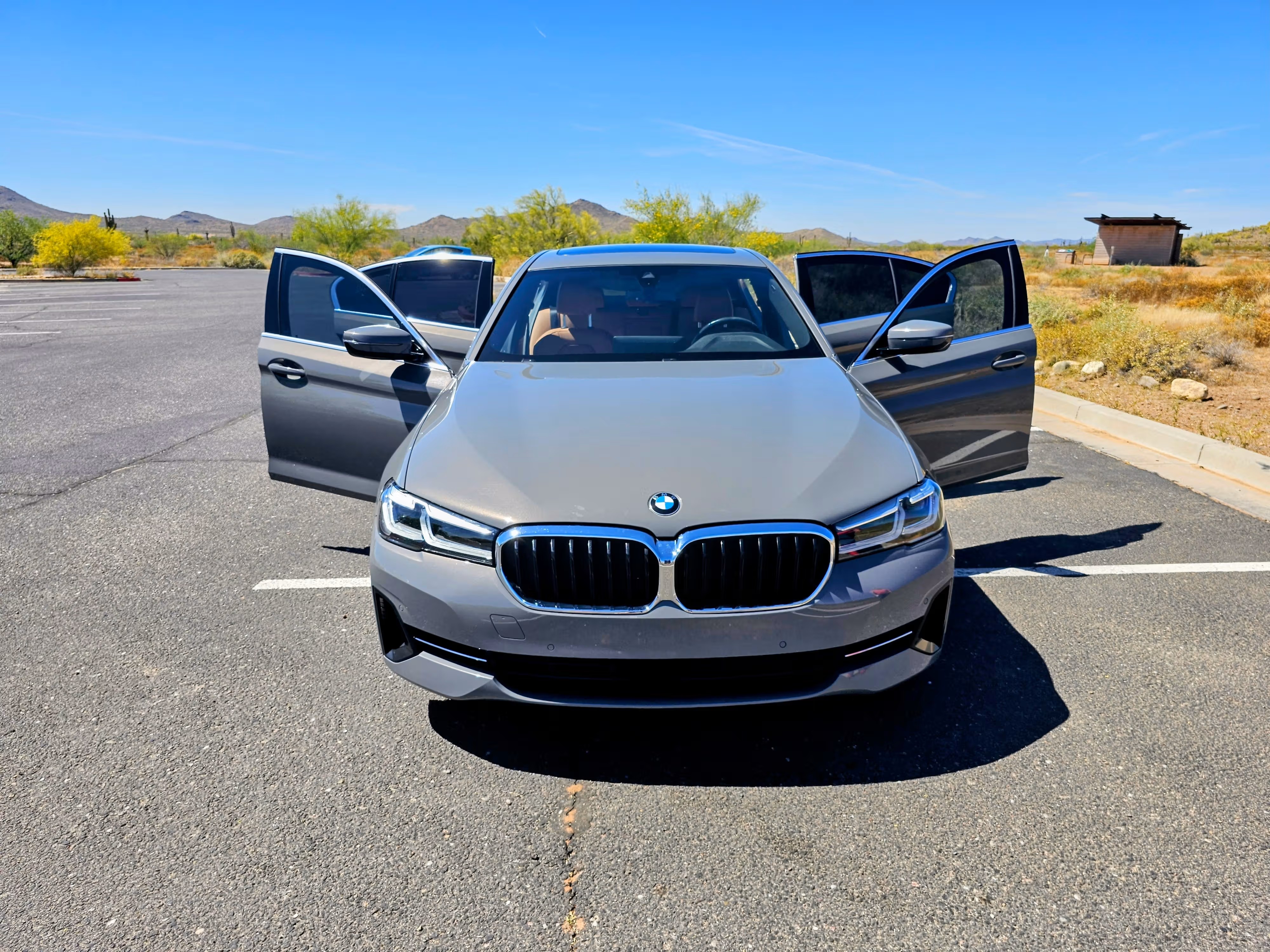 Used 2022 BMW 530i w/ Convenience Package RWD image 2