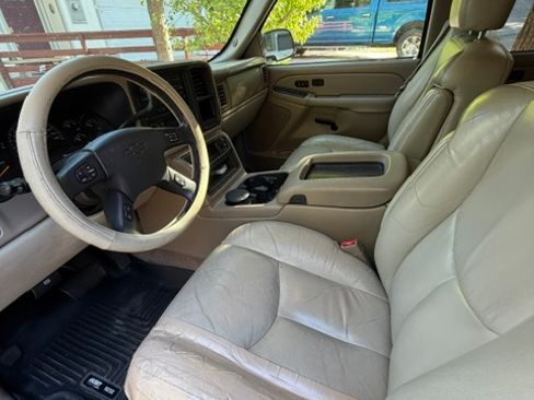 Used 2004 Chevrolet Suburban LT w/ Preferred Equipment Group AWD/4WD image 6