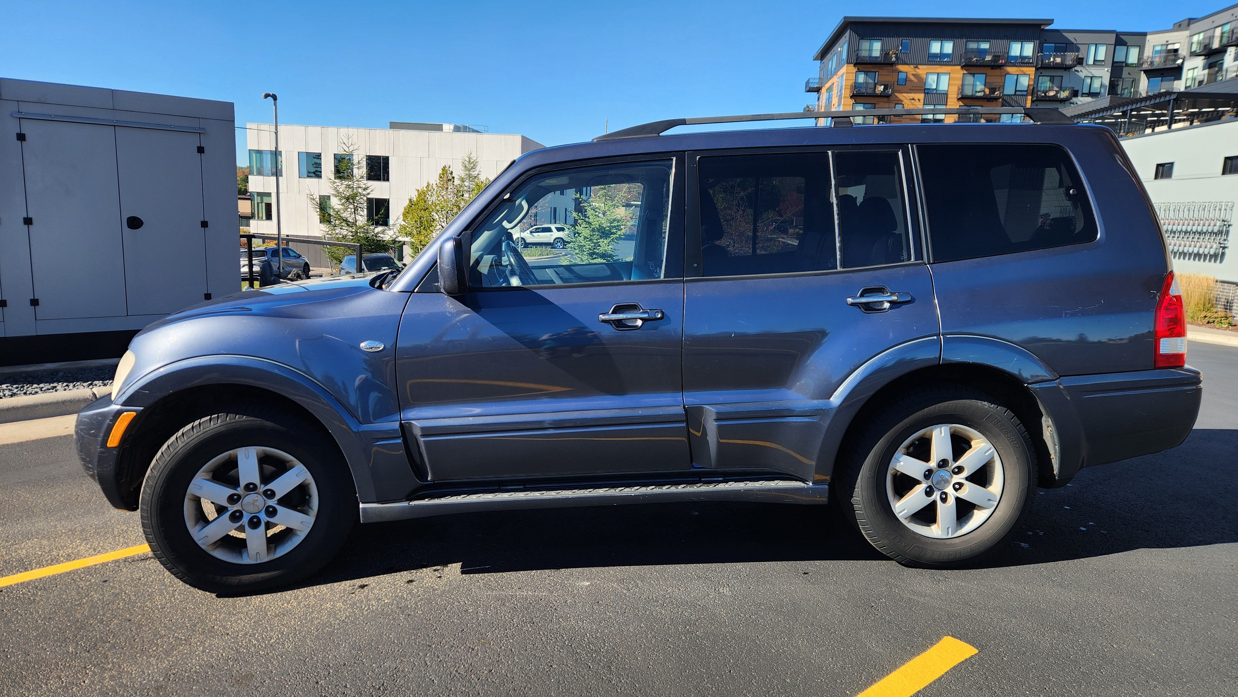 Used 2006 Mitsubishi Montero Limited AWD/4WD image 1