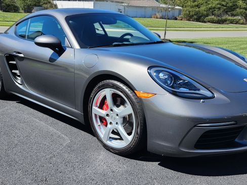 Used 2018 Porsche 718 Cayman S image 22