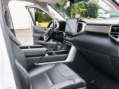 Used 2022 Toyota Tundra Limited AWD/4WD image 8