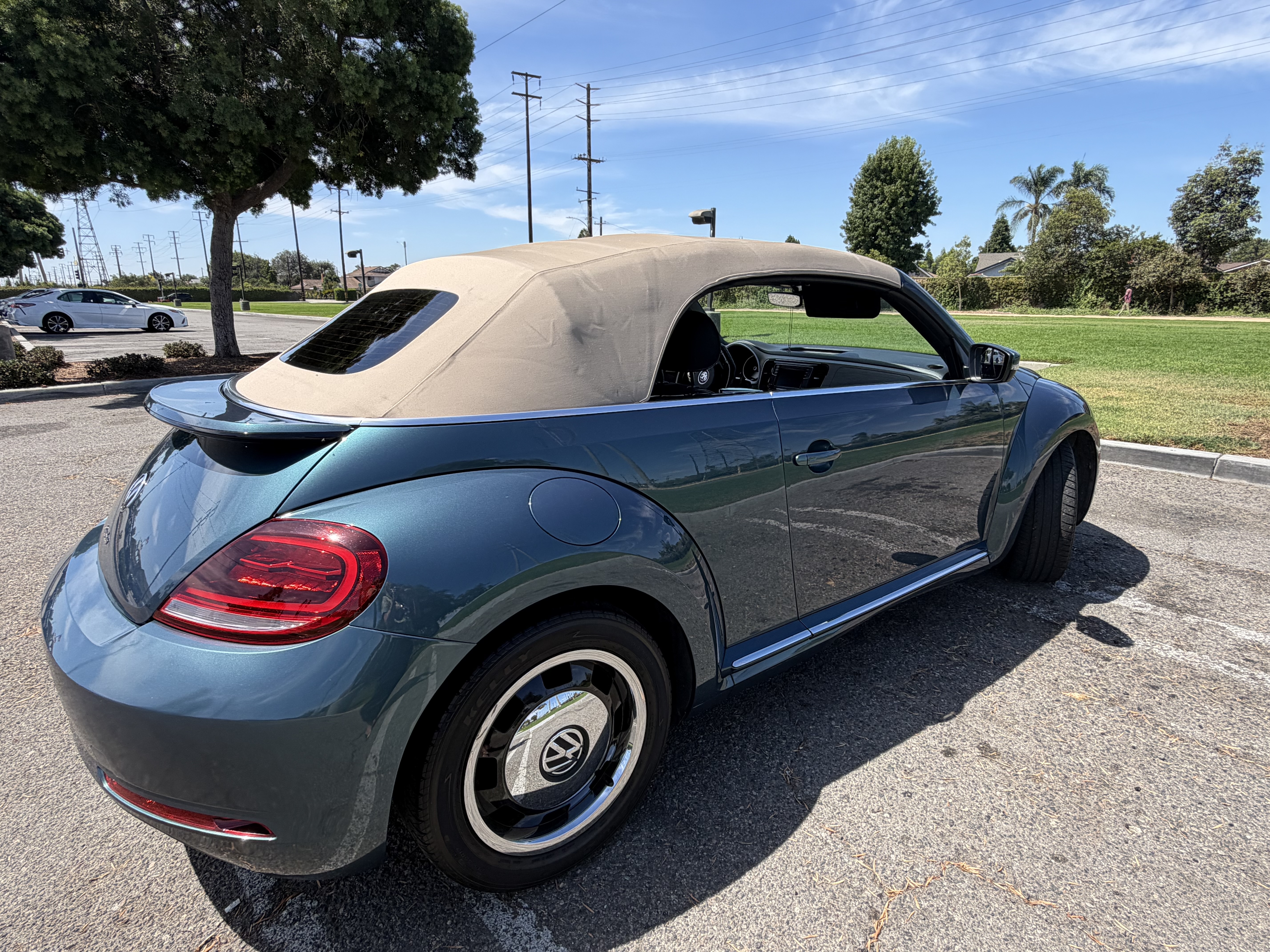 Used 2018 Volkswagen Beetle 2.0T Coast FWD image 16