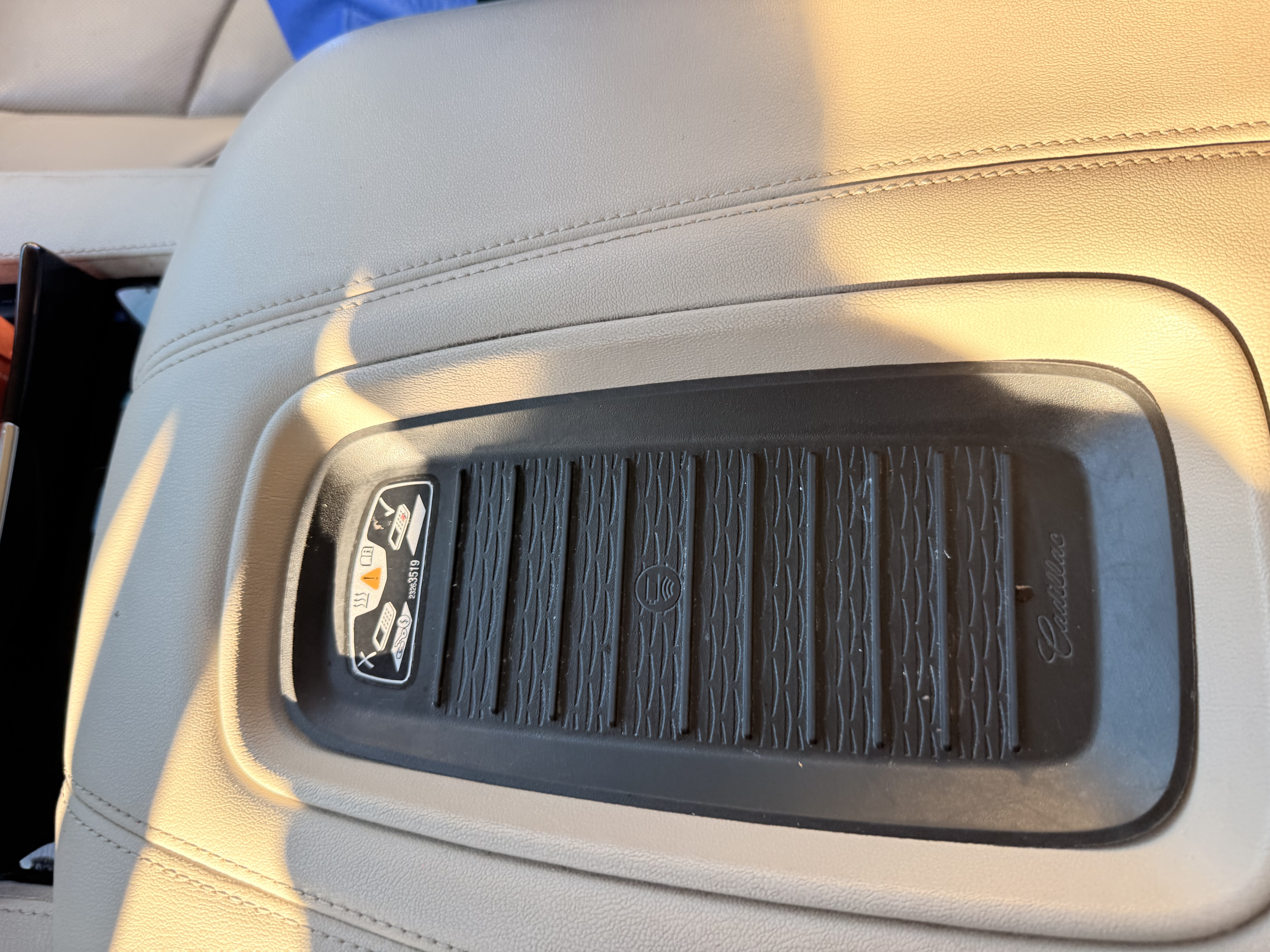 Used 2017 Cadillac Escalade Luxury AWD/4WD image 19