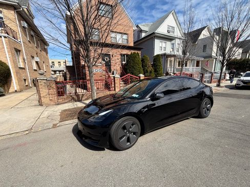 Used 2021 Tesla Model 3 Standard Range Plus image 5