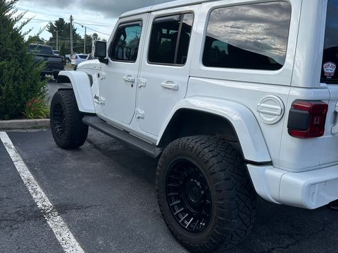 Used 2022 Jeep Wrangler Unlimited Sahara AWD/4WD image 6