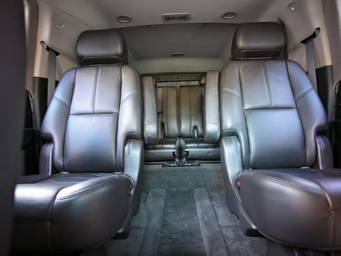 Used 2009 Chevrolet Suburban 2500 LT AWD/4WD image 6