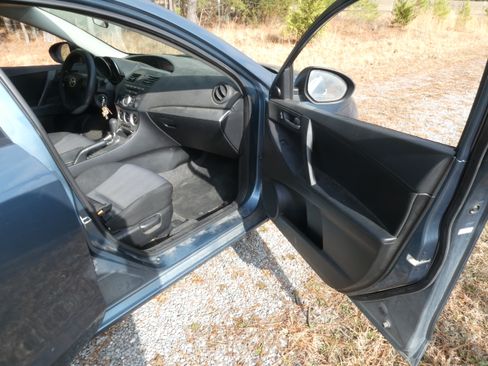 Used 2010 MAZDA MAZDA3 i Touring image 11