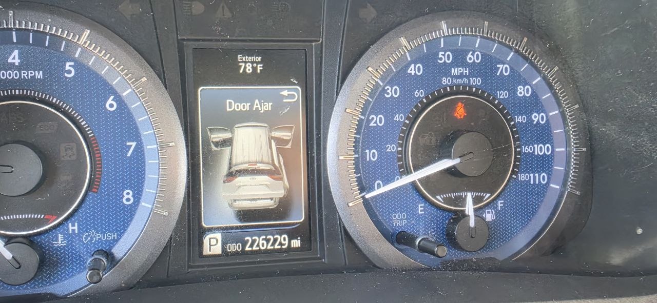 Used 2015 Toyota Sienna XLE FWD image 1