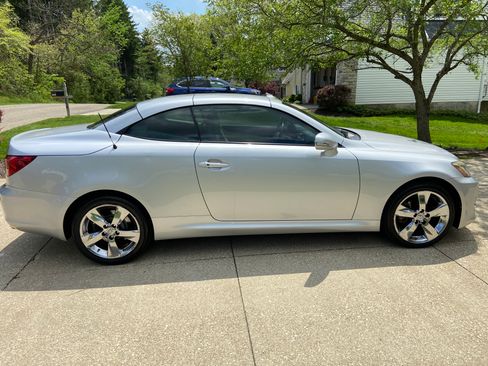 Used 2010 Lexus IS 250C RWD image 5