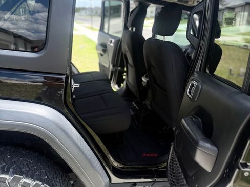 Used 2018 Jeep Wrangler Unlimited Sport S image 16
