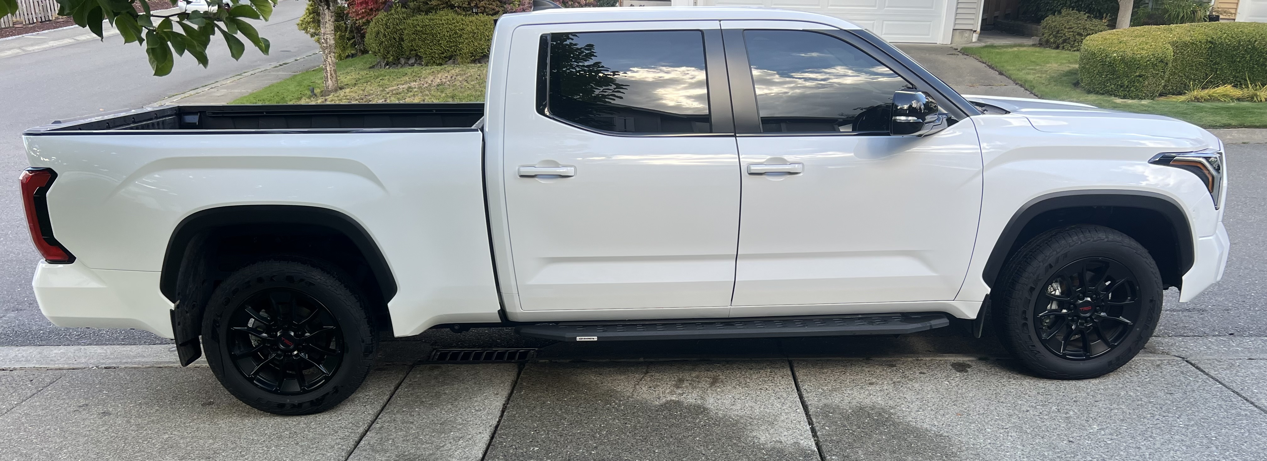 Used 2024 Toyota Tundra Limited AWD/4WD image 4