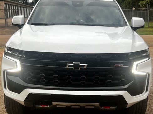 Used 2024 Chevrolet Tahoe Z71 w/ Luxury Package image 2