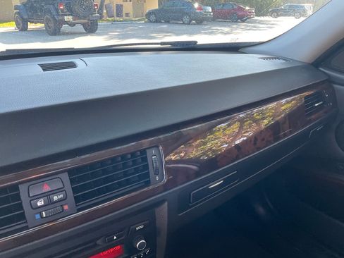 Used 2011 BMW 328i xDrive Sedan image 4