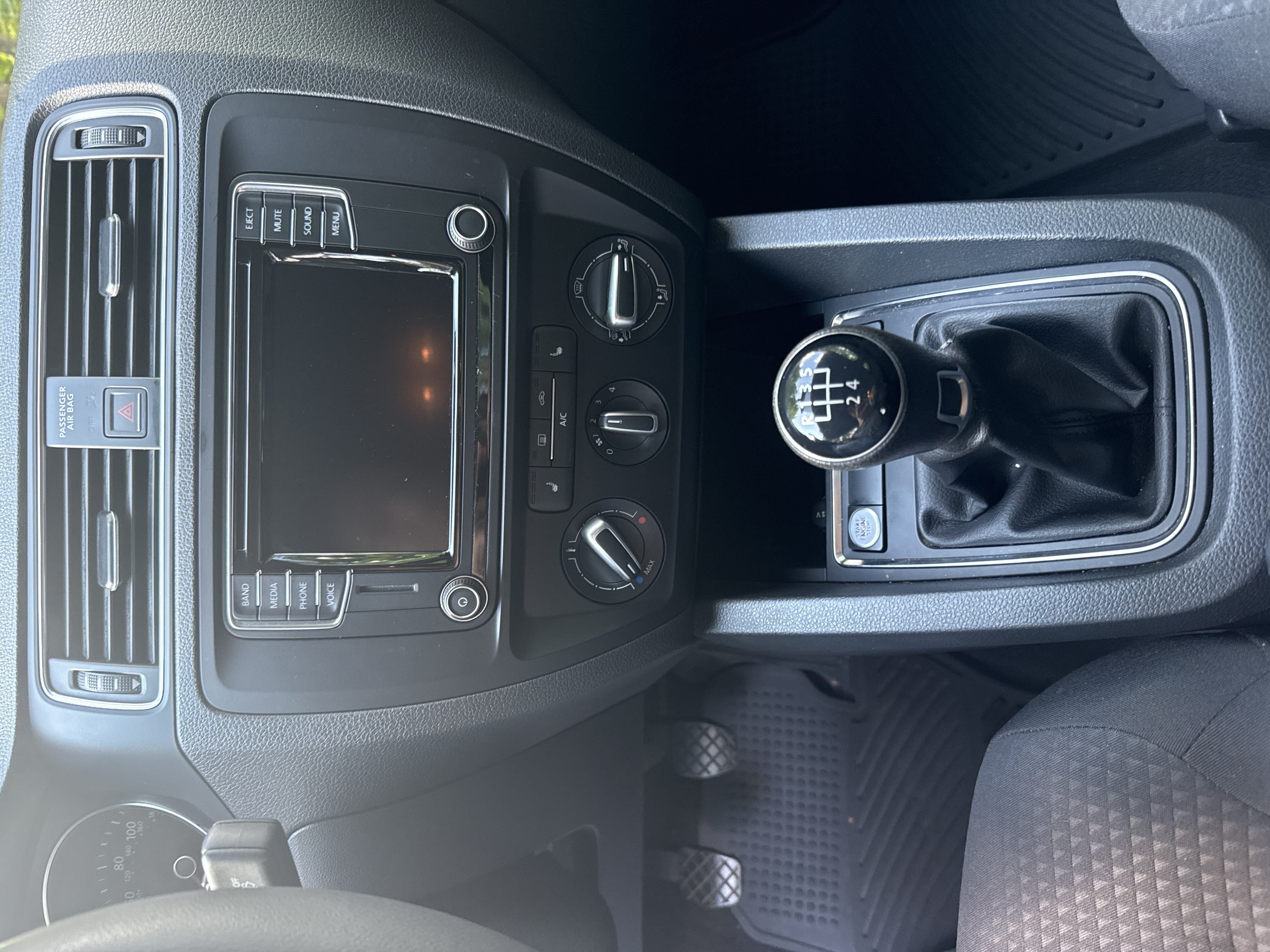 Used 2016 Volkswagen Jetta SE FWD image 4