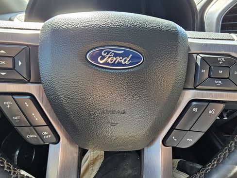 Used 2019 Ford Expedition Platinum image 10