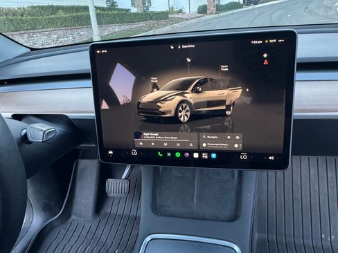 Used 2023 Tesla Model Y Long Range AWD/4WD image 11