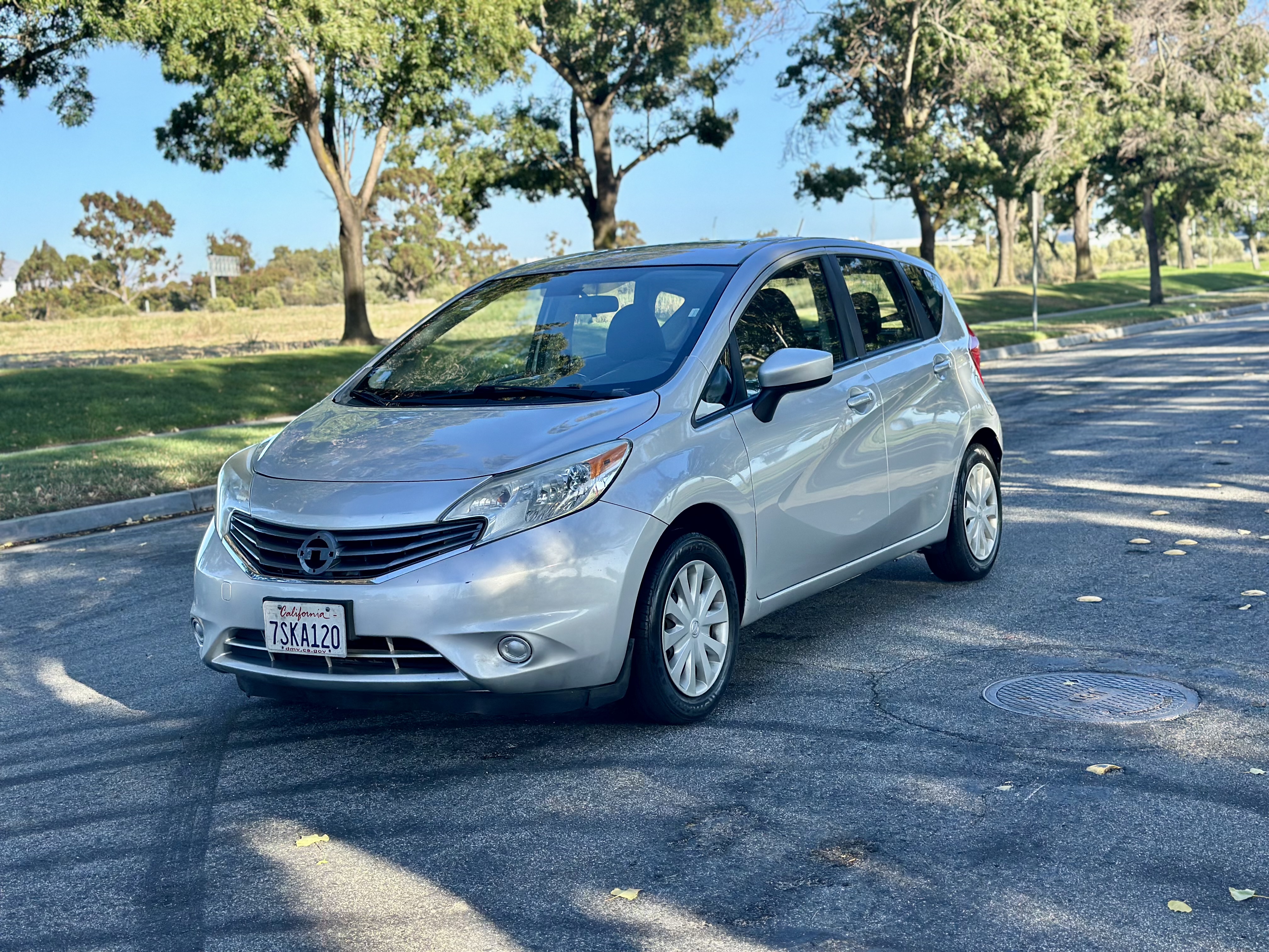Used 2015 Nissan Versa Note SV FWD image 2
