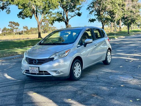 Used 2015 Nissan Versa Note SV FWD image 2