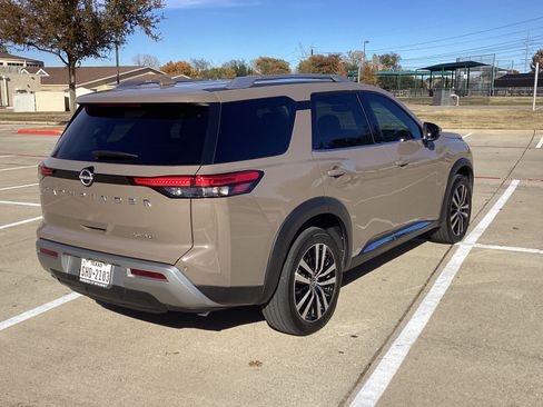 Used 2023 Nissan Pathfinder Platinum w/ Cargo Package image 12