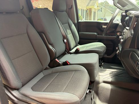 Used 2020 Chevrolet Silverado 1500 Custom w/ Custom Value Package AWD/4WD image 17