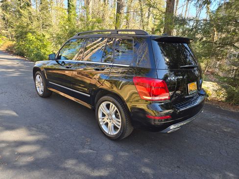 Used 2015 Mercedes-Benz GLK 250 BlueTEC 4MATIC image 2