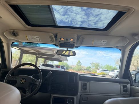 Used 2005 Cadillac Escalade AWD image 12