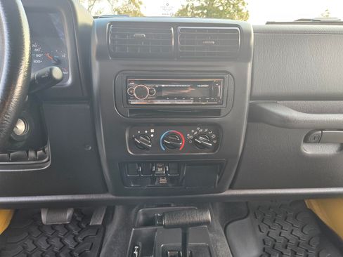 Used 2006 Jeep Wrangler X w/ Tire & Wheel Group (Ecco) image 15