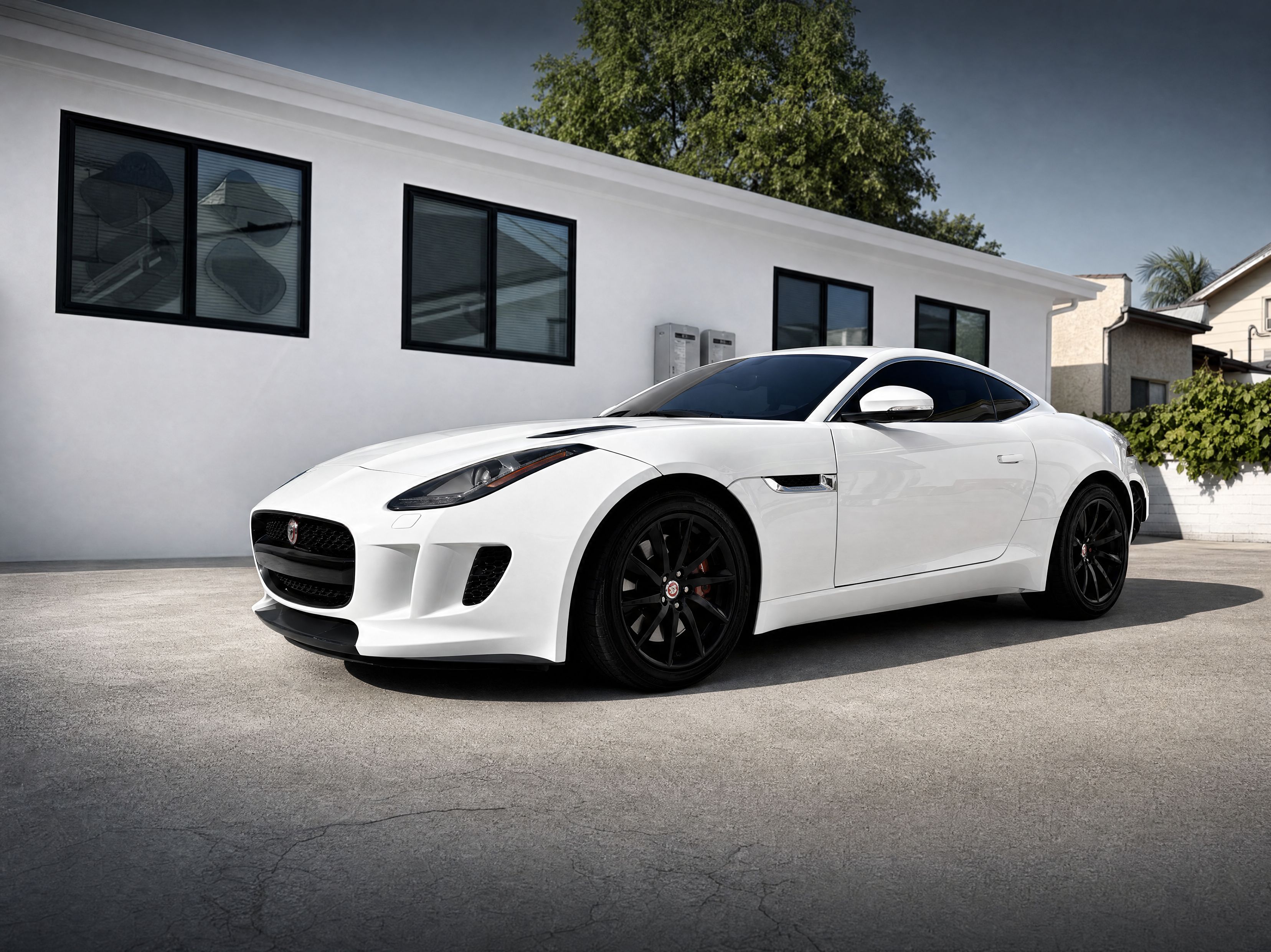 Used 2017 Jaguar F-TYPE Coupe RWD image 4