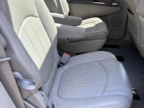 Used 2011 Buick Enclave CXL w/ Trailering Provision Package AWD/4WD image 5