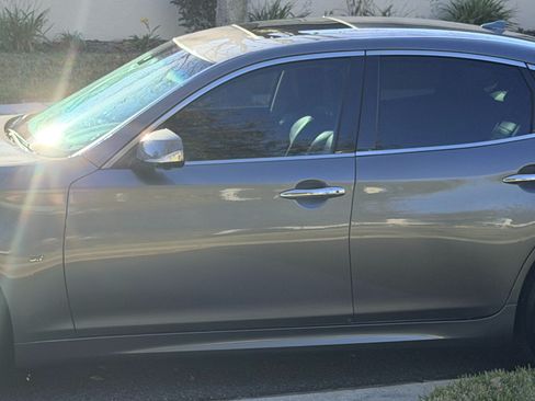 Used 2018 INFINITI Q70 Luxe image 2