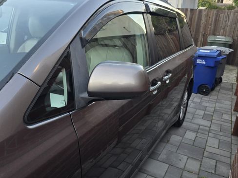 Used 2012 Toyota Sienna XLE image 10