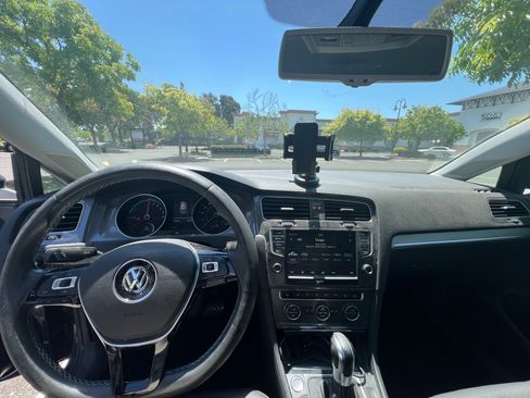 Used 2016 Volkswagen e-Golf SEL Premium FWD image 5