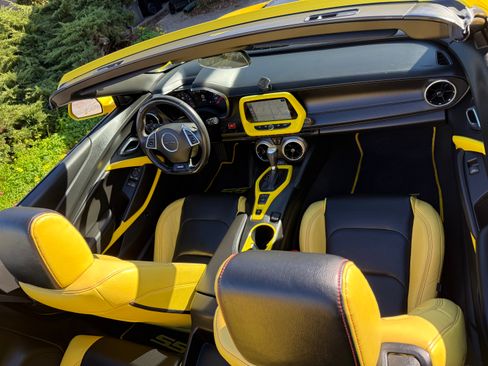 Used 2018 Chevrolet Camaro SS image 27