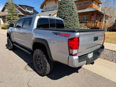 Used 2016 Toyota Tacoma TRD Off-Road w/ Premium & Technology Package image 8