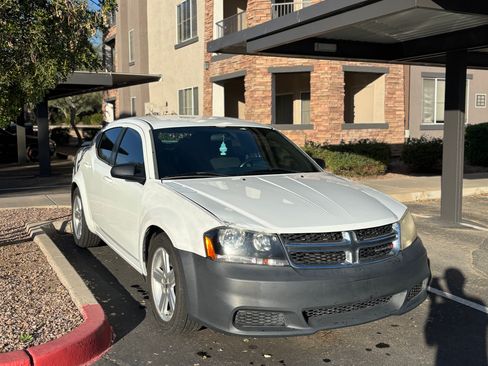 Used 2013 Dodge Avenger SE image 4