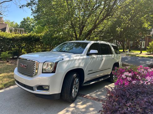 Used 2017 GMC Yukon Denali w/ Open Road Package image 2