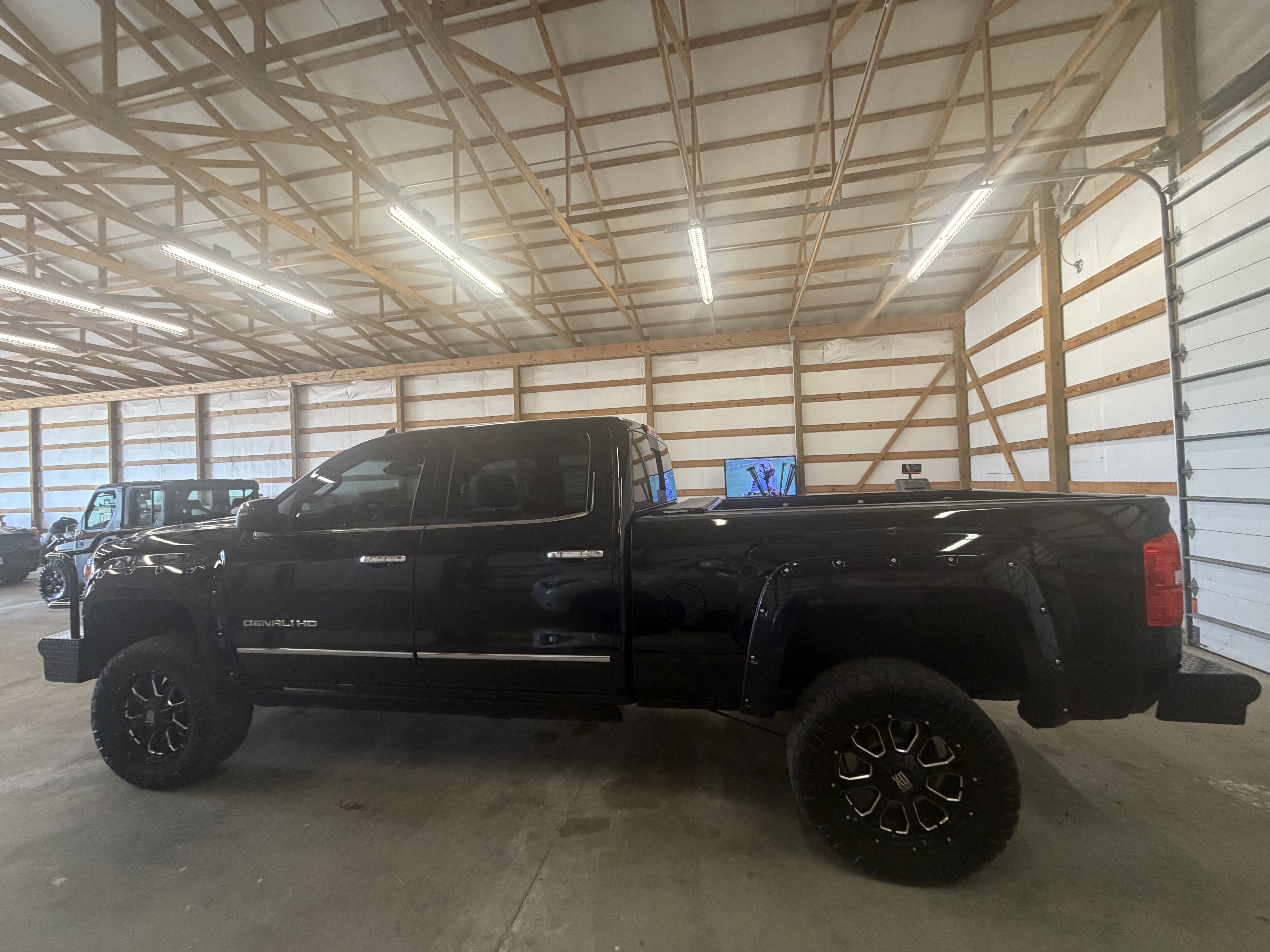 Used 2015 GMC Sierra 2500 Denali w/ Duramax Plus Package AWD/4WD image 8