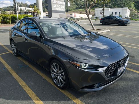 Used 2021 MAZDA MAZDA3 s image 1