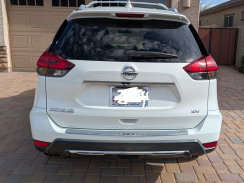 Used 2017 Nissan Rogue SV w/ SV Premium Package image 14